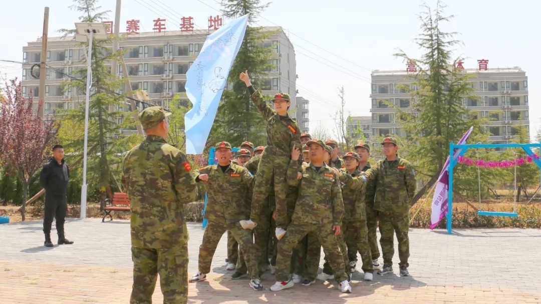 智能提升機(jī)搭配懸臂吊案例